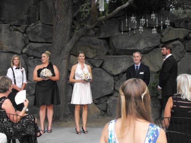 556781_424616230991544_274436026_n